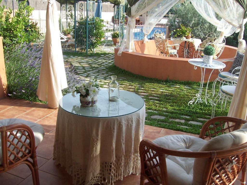 Laurel De La Reina Bed & Breakfast - Boutique La Zubia  Buitenkant foto