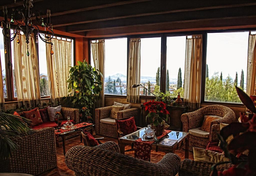 Laurel De La Reina Bed & Breakfast - Boutique La Zubia  Buitenkant foto