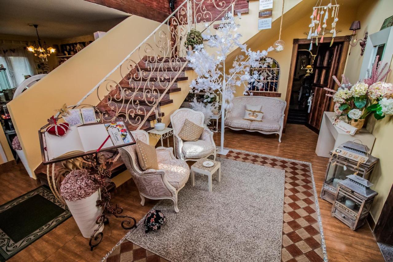 Laurel De La Reina Bed & Breakfast - Boutique La Zubia  Buitenkant foto
